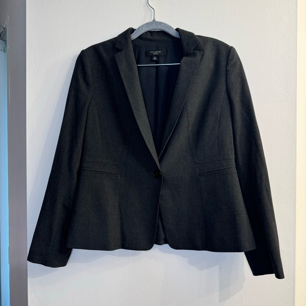Ann Taylor Dark Grey Button-Up Blazer Size 8 Petite